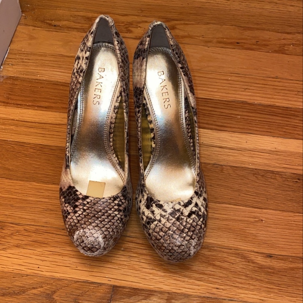 High heel pumps